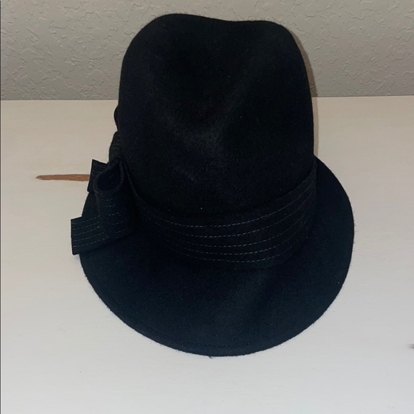 GAP Women's Classic Black Hat with Bow - Picture 2 of 3